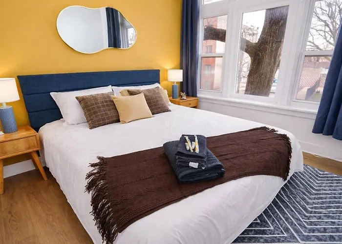 Modern 3br King Near United Center