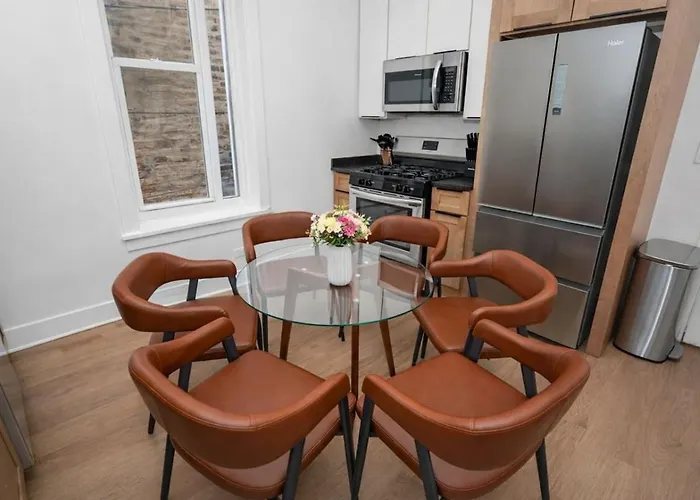 Modern 3br King Near United Center * Chicago